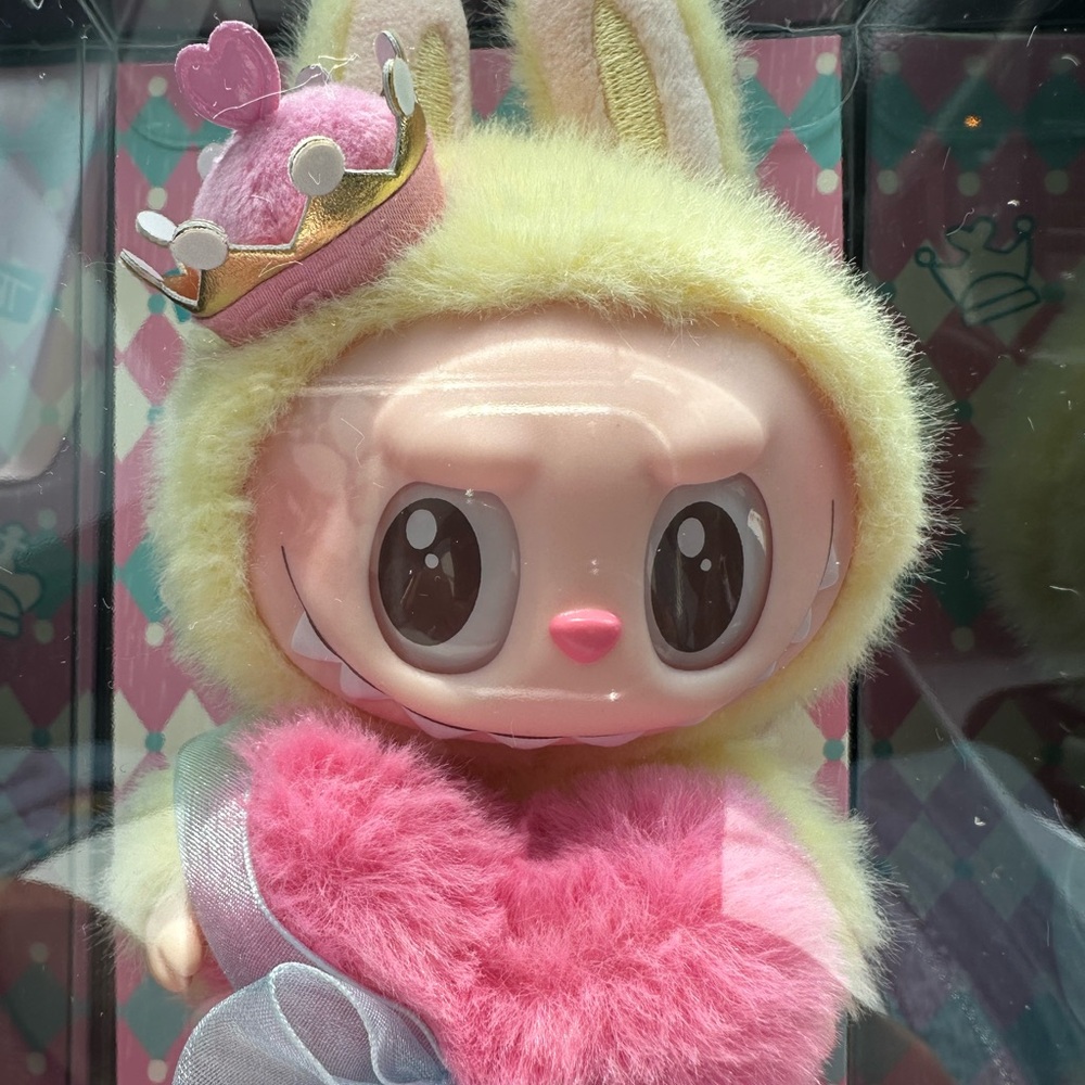 Labubu Let’s Checkmate queen